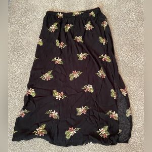 Volcom mid length skirt, size small.